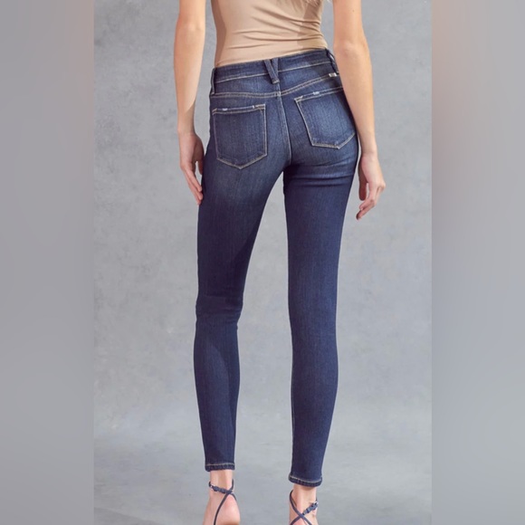 KanCan Keanna Mid Rise Super Skinny Jeans Size: 5 / 26 - Picture 16 of 16